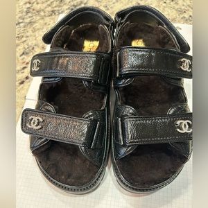 CHANEL Shiny calfskin Chrystal shearling sandals.